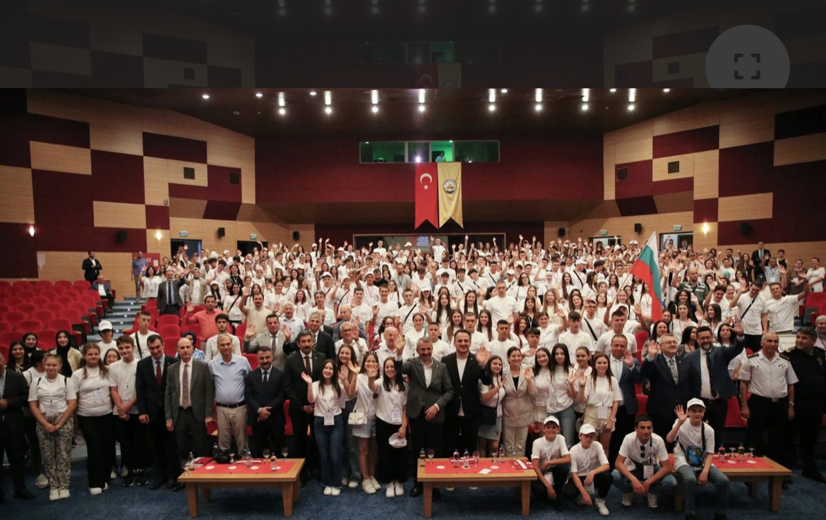 Gençlik ve Spor Bakan Yardımcısı Eminoğlu, Edirne'de Balkanlar'dan gelen öğrencilerle buluştu